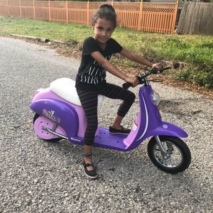 Meet your Posher, Deena